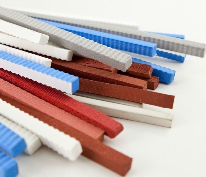 硬さ 40-45 度 岸 C 切断用オープンセルゴム