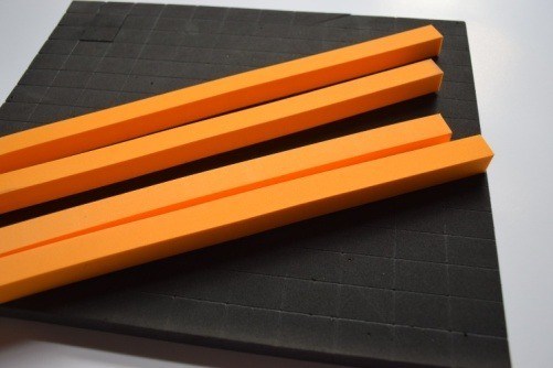 弾性 高弾性 緑色スポンジ ゴム 粘着 切断 噴出 切断 製造