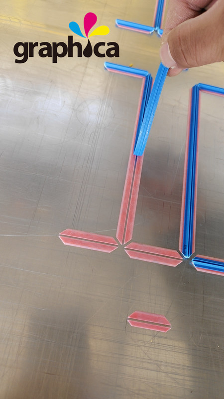 カーボン 波紋紙の紙箱製造のためのブルーファイバークレージングマトリックスカット機