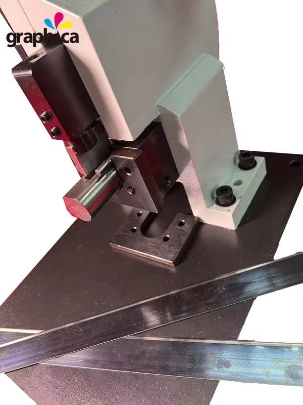 スチールバーの刃の製造 機械用ツール切断/リップ/ノッチ G.W. 35kg ツール サイズ 280*700*700mm